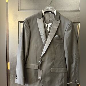 west end - italy men’s tuxedo 3 pieces size 38R and pants 32W 🔥🔥🔥